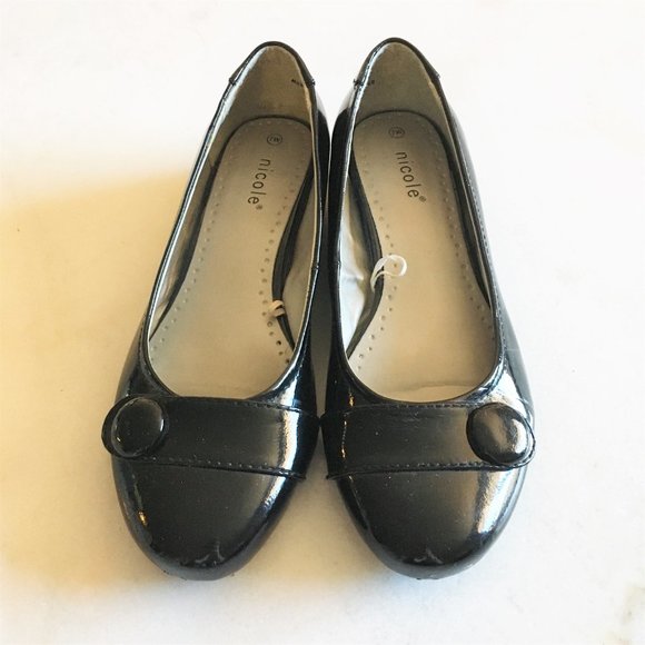 Nicole shiny black patent ballet flats / shoes with buttons - Picture 2 of 9